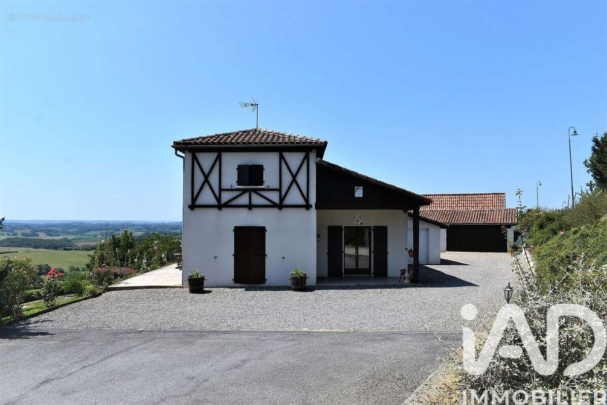 Maison 133 m² à Aignan  - photo 4
