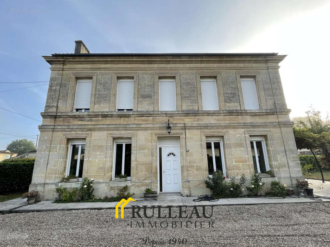 Maison à AMBARES-ET-LAGRAVE