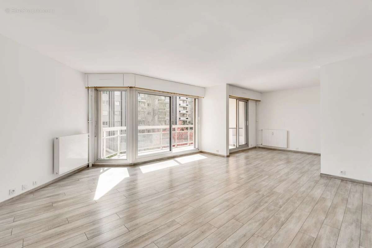 Appartement à COURBEVOIE