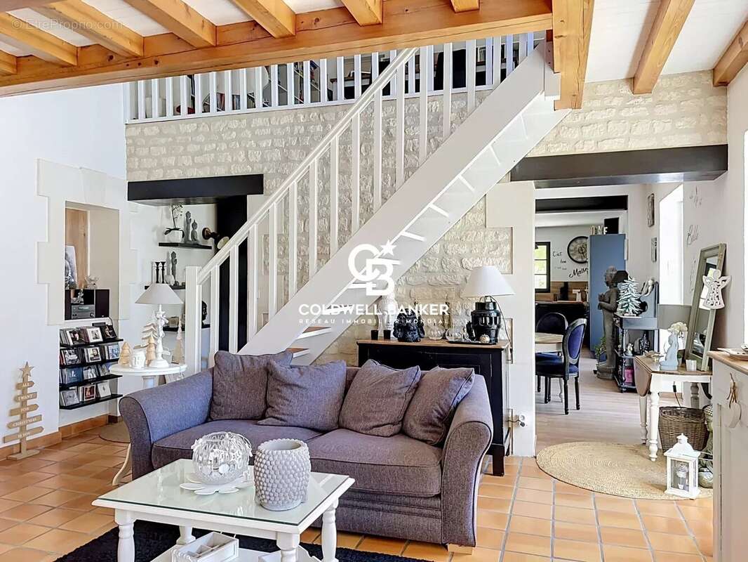 Maison familiale de charme avec piscine et dépendances à Saintes - photo 9