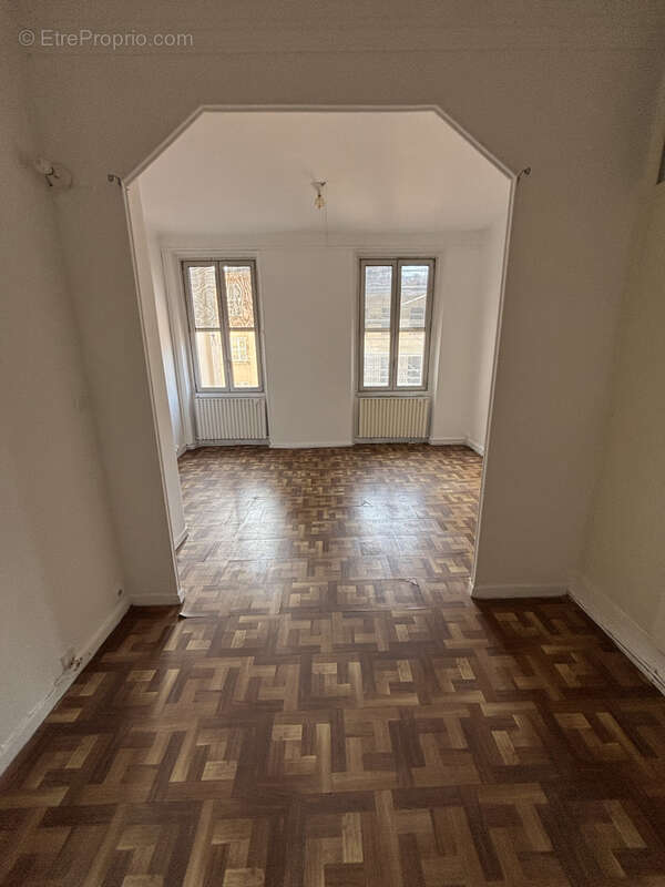 Appartement à MARSEILLE-1E