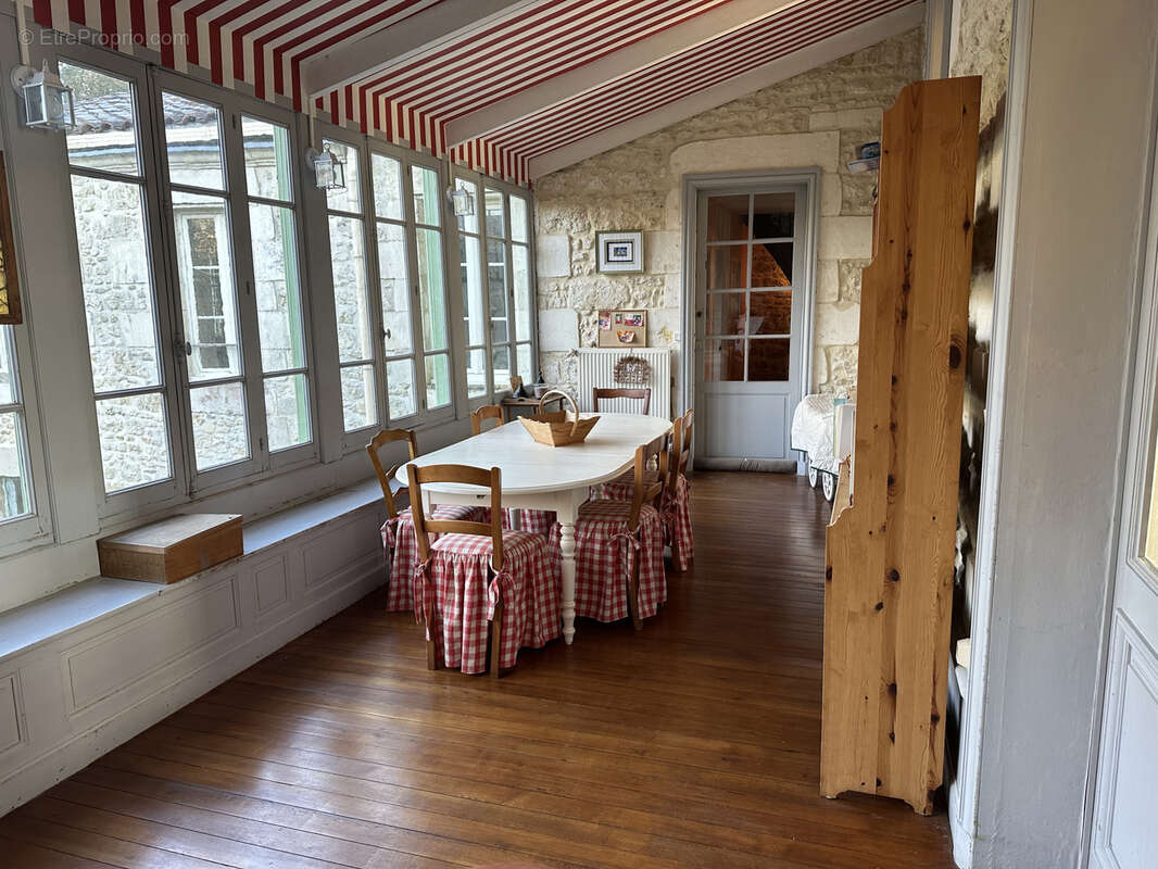 Maison à TONNAY-CHARENTE