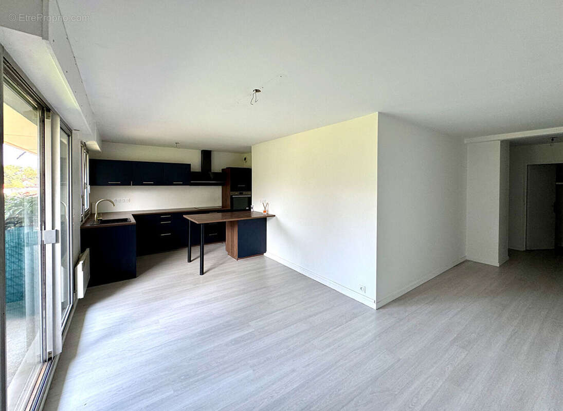 CHAMALIÈRES / Rez-de-jardin à vendre pour habitation ou profession libérale ! - photo 2
