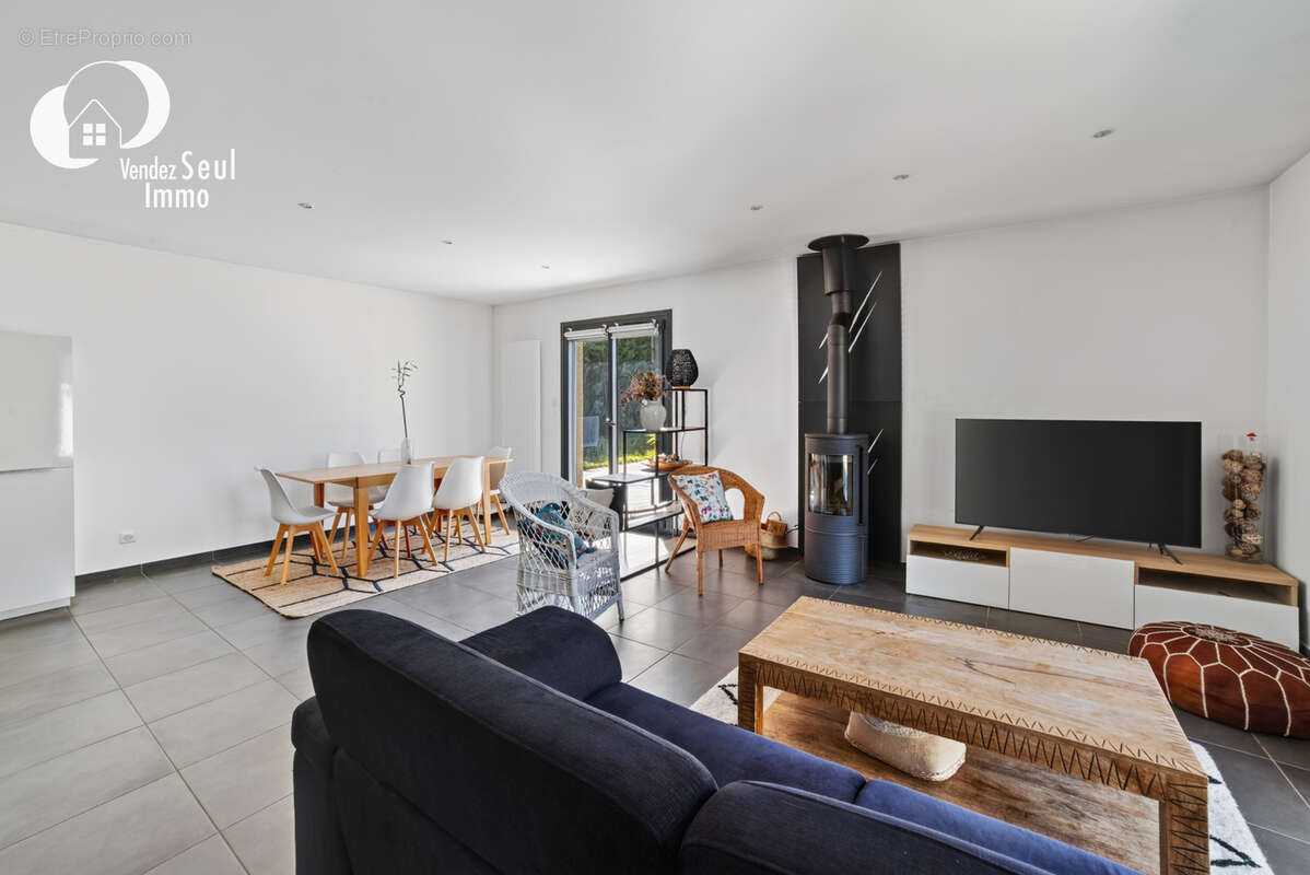 Maison  4 pièces sur terrain 990 m2 avec piscine - photo 4
