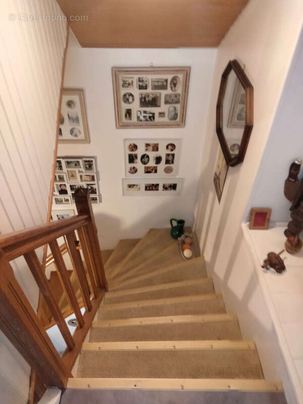 Maison de caractère de 153 m2 à Auxy   Beaux volumes, dépendances et jardin - photo 9