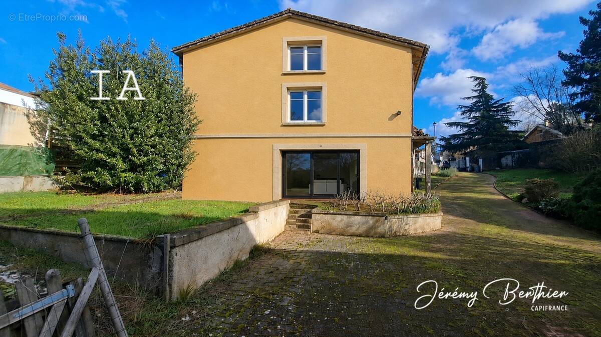 Maison à GENAY
