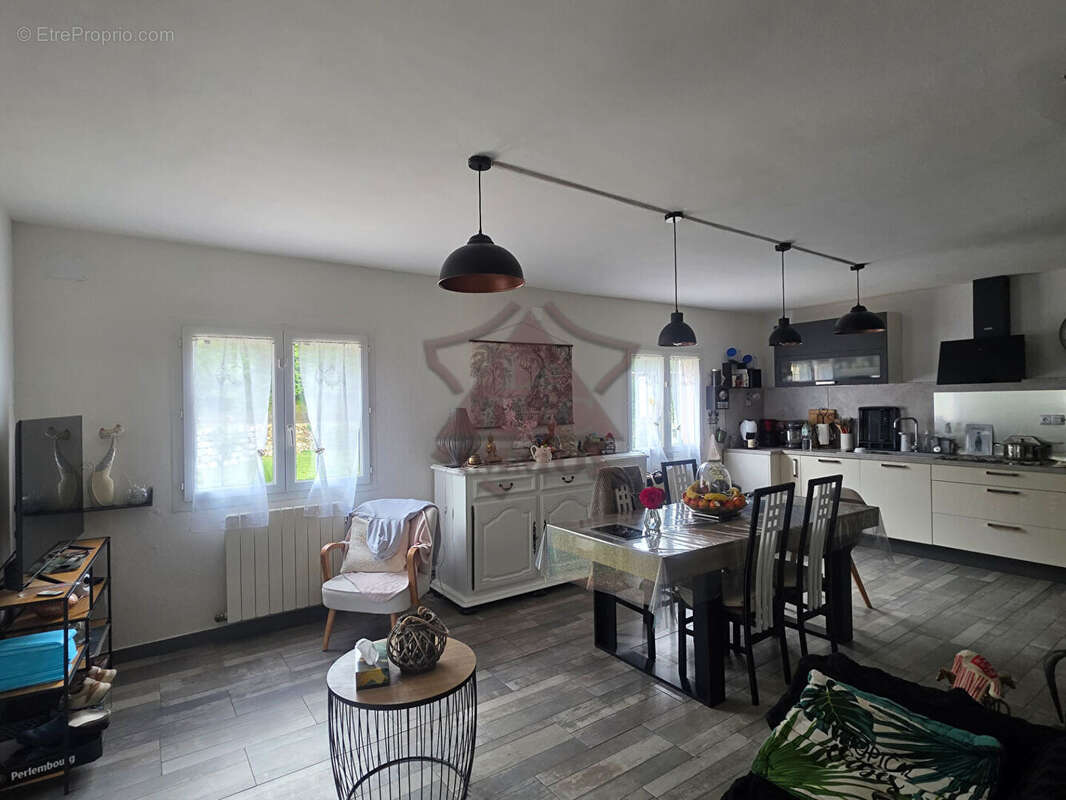 Maison à COURRY