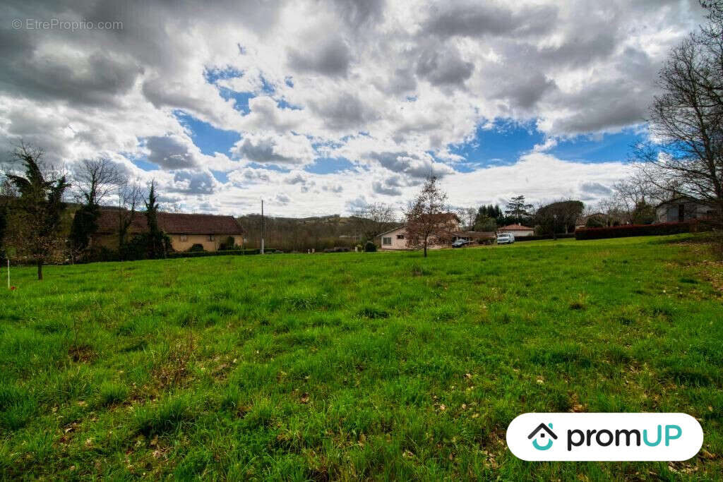 Terrain à LARRAZET