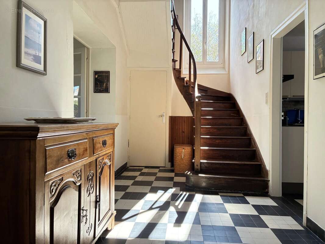 Appartement à SAINT-SULPICE-LES-FEUILLES