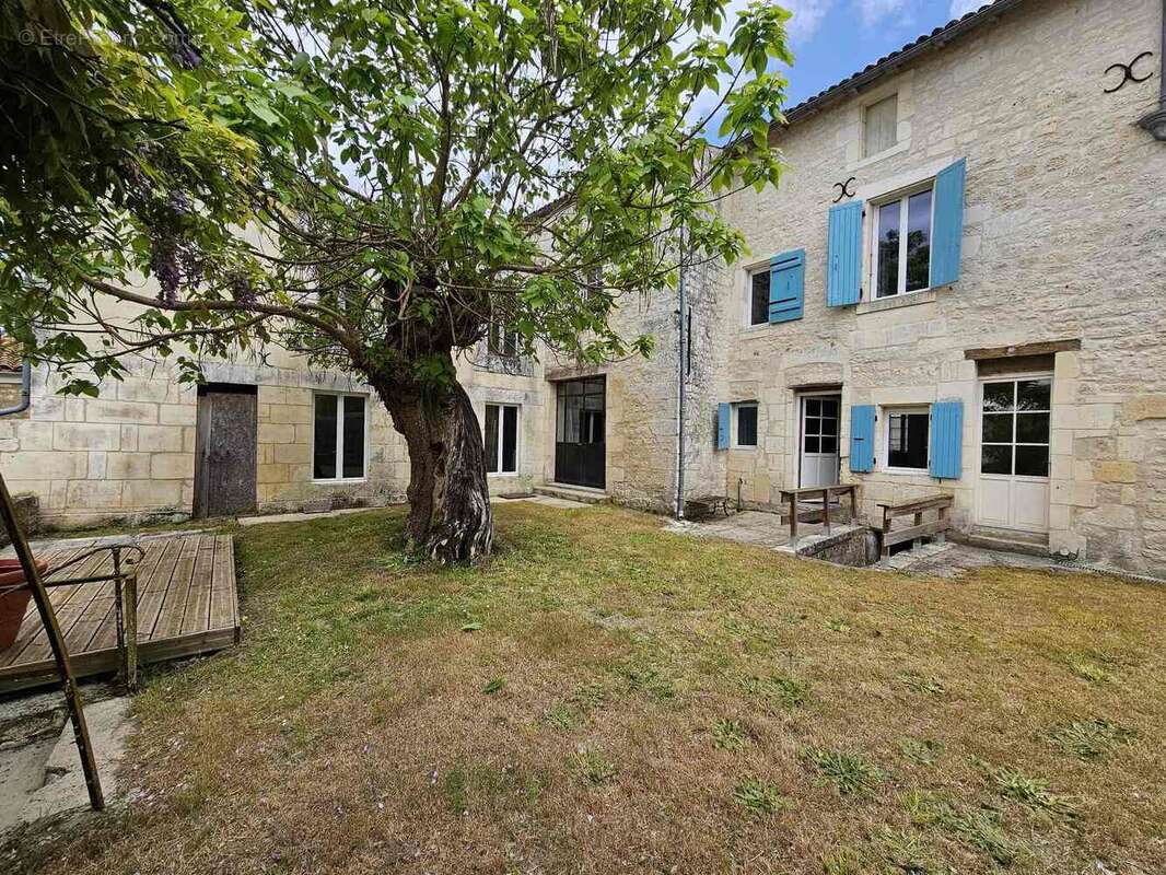 Maison à SAINTES