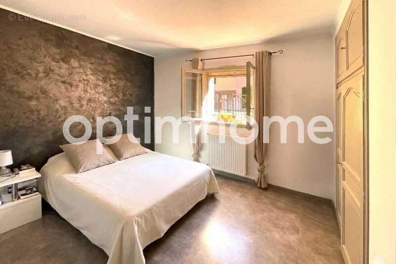 Maison à SAINT-LAURENT-DU-VAR