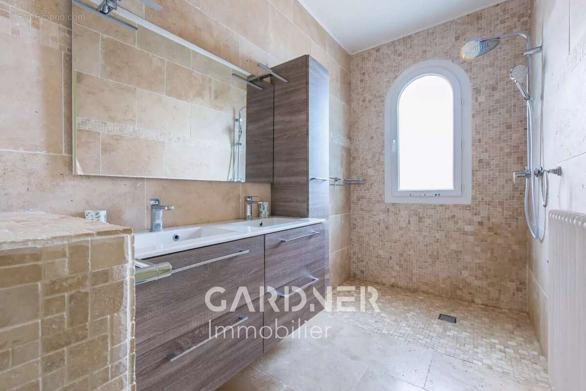 Maison de Maitre Type 7 de 220m2 + Dépendance 280m2. - photo 17