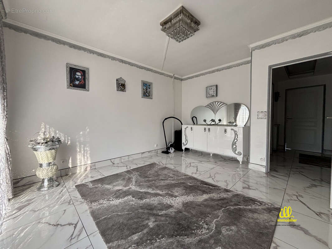 Maison à CHARLEVILLE-MEZIERES