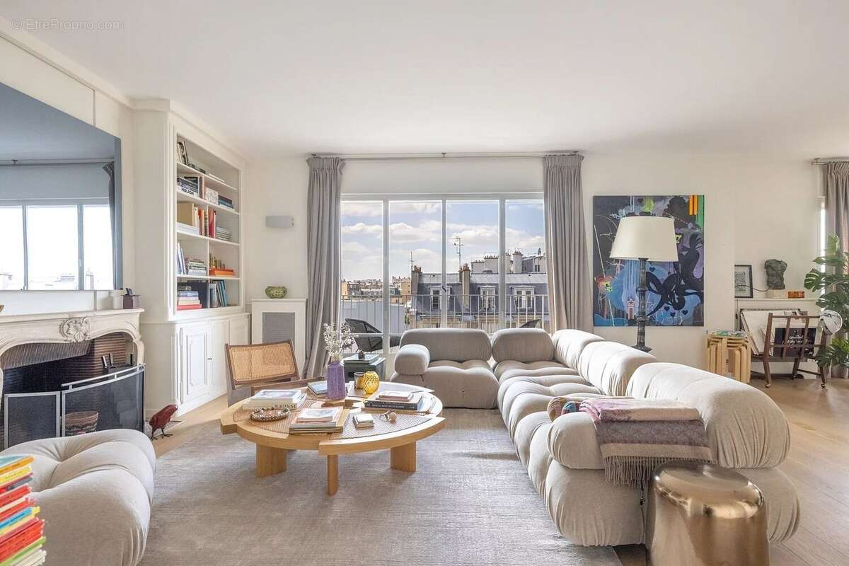 Appartement à PARIS-16E