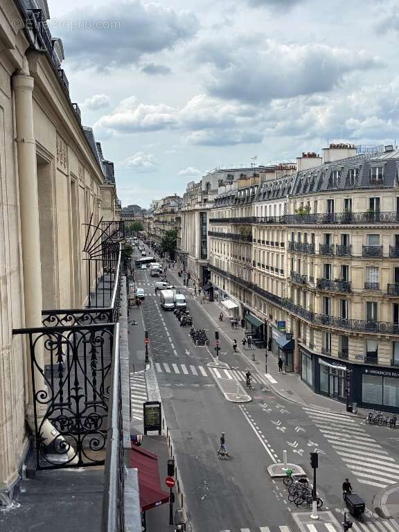 Commerce à PARIS-9E