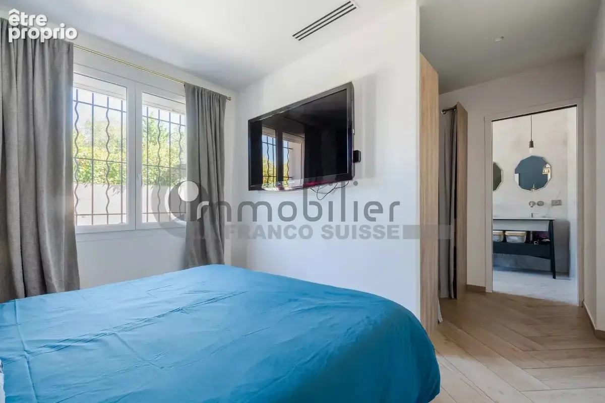 Appartement de 118m² avec piscine privative, terrasse, jardin et stationnements - photo 16