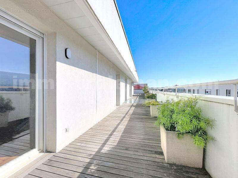 Appartement_T4_Annemasse_Proche_Genève_Ceva_tram_Suisse_investissement_hyper_centre_Séjour_cuisne_terrasse_ - Appartement à ANNEMASSE