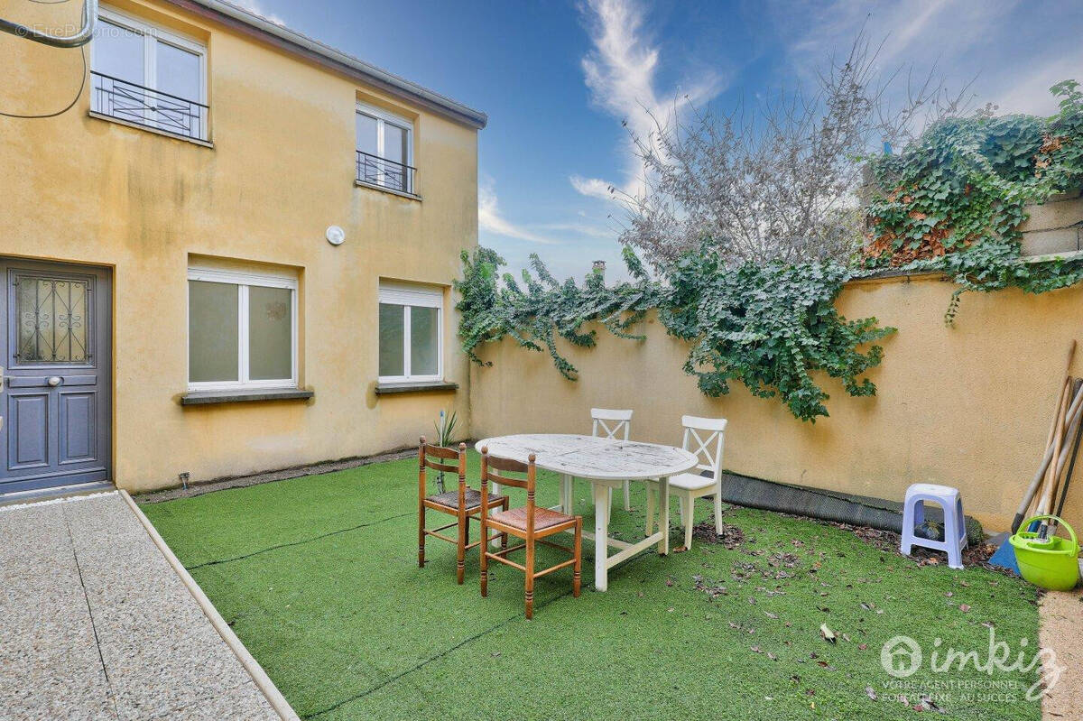 Photo Maison à Saint-Denis au prix de 279 000€
