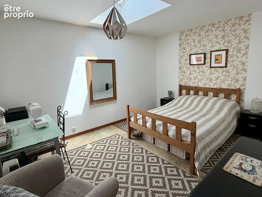 Belles prestations - pavillon de 3 chambres, bar/resto à pied, au calme, tout à l'égout prévu - photo 7