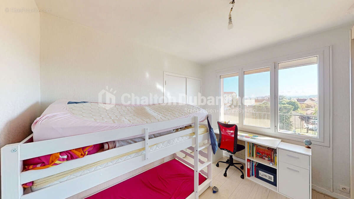 Appartement à LE COTEAU