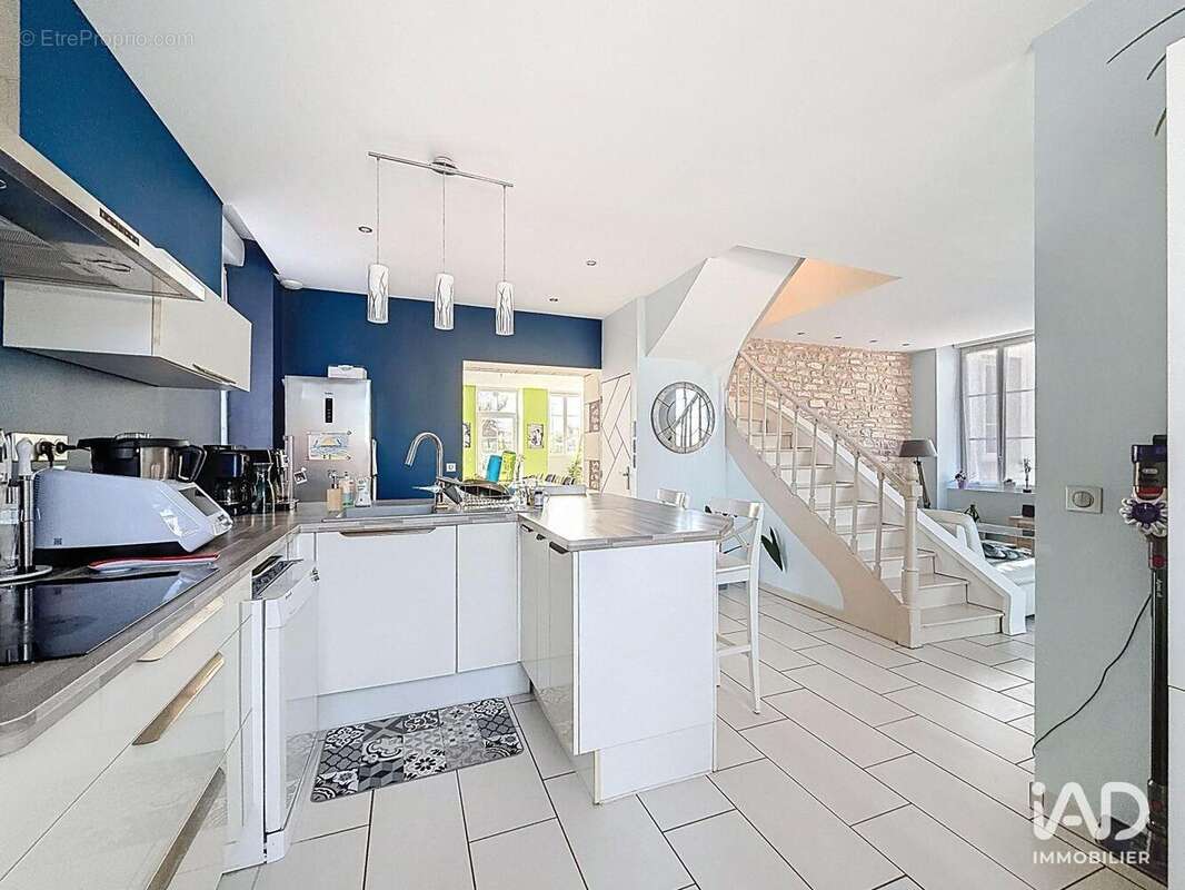 Maison 210 m² à Champigny-Le-Sec  - photo 7