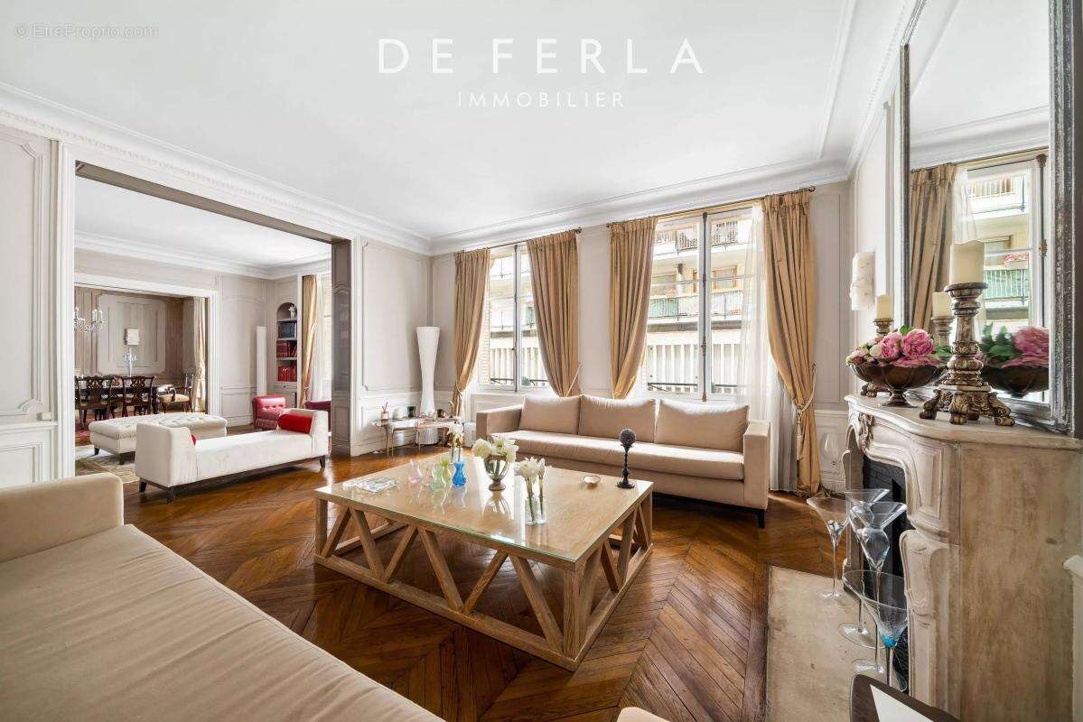 Appartement à PARIS-16E