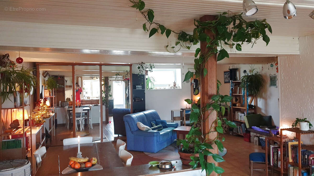 Maison à LA ROCHE-EN-BRENIL