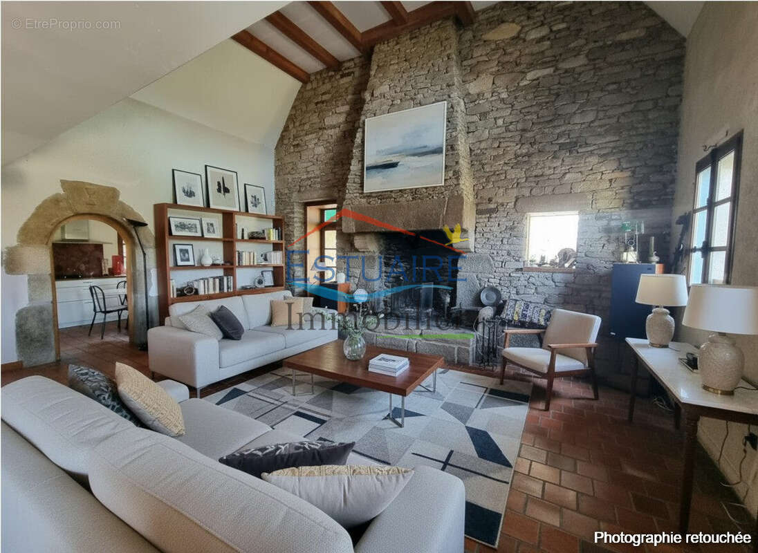Maison 174 m² à Saint-Etienne-De-Montluc  - photo 3