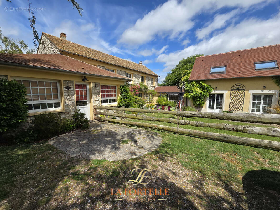 Maison à THOIRY