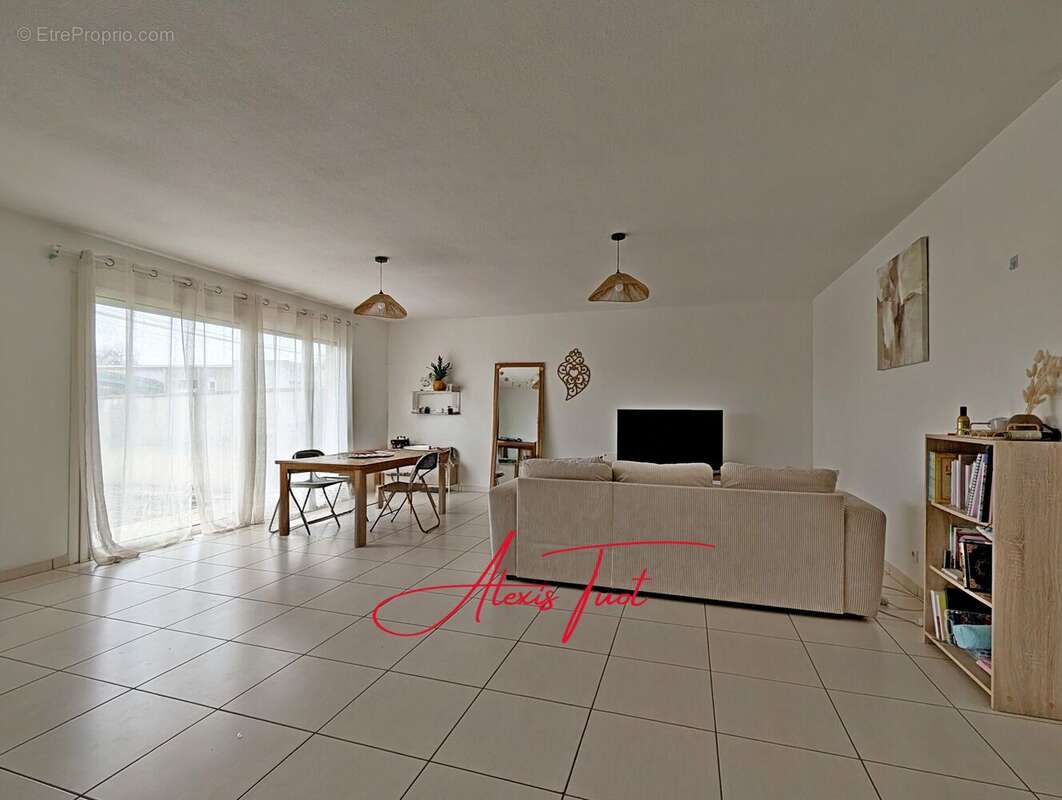 Maison 77 m² à Ambares-Et-Lagrave  - photo 53