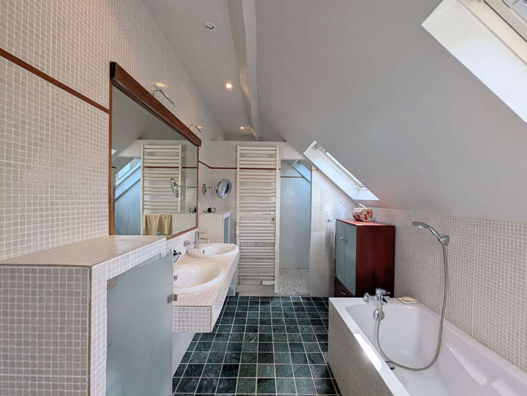 Maison à VALLIERES-LES-GRANDES