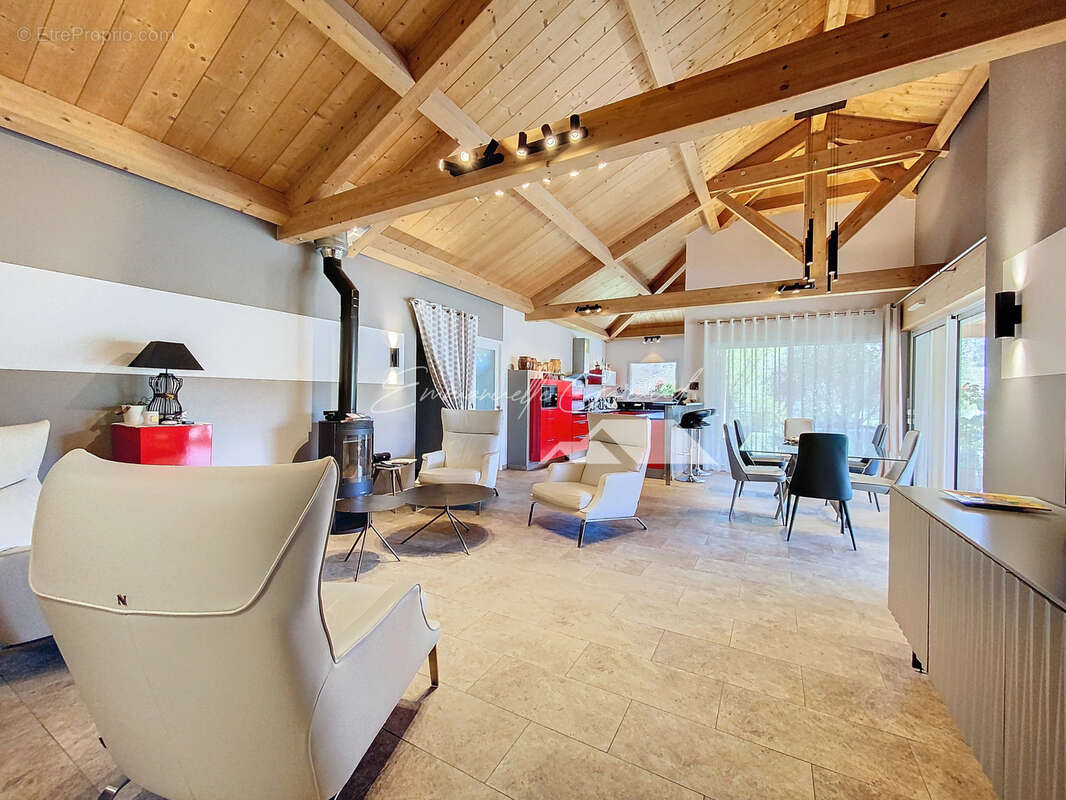 Maison à SAINT-JEAN-DU-BRUEL