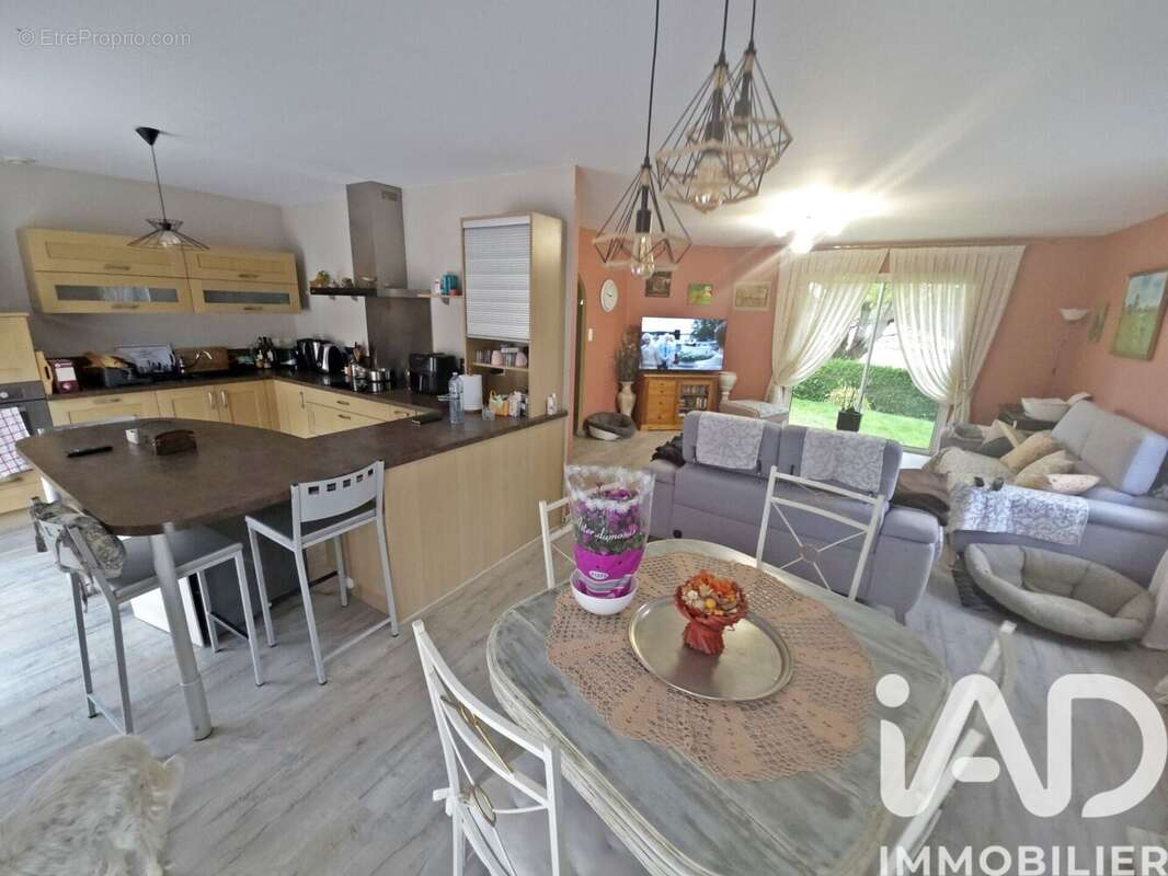 Maison 96 m² à Montournais  - photo 2