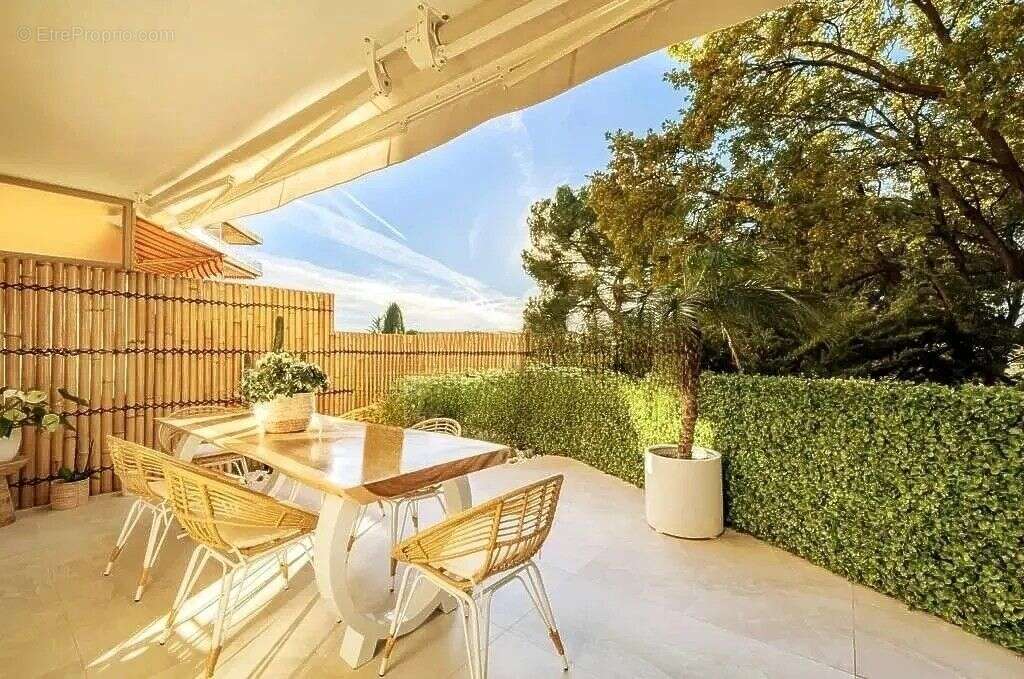 Appartement à LE CANNET