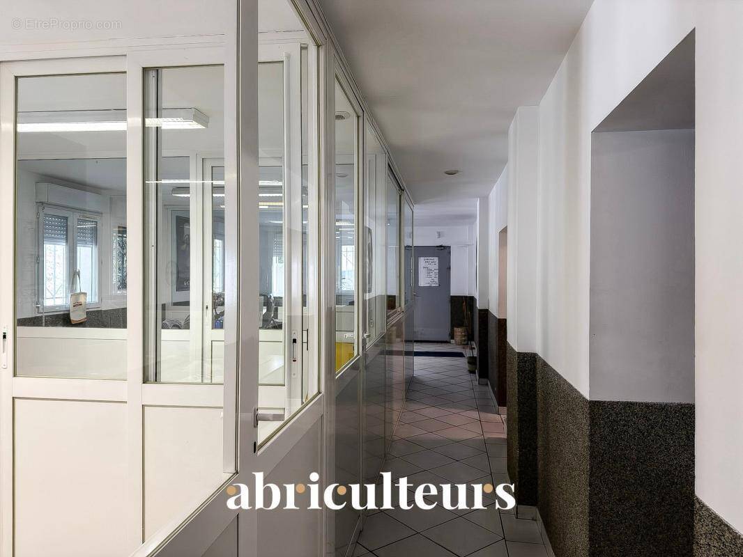 Commerce à LE MUY