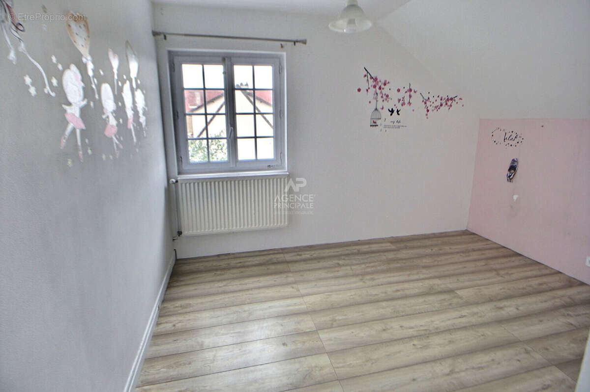 Maison à CHANTELOUP-LES-VIGNES