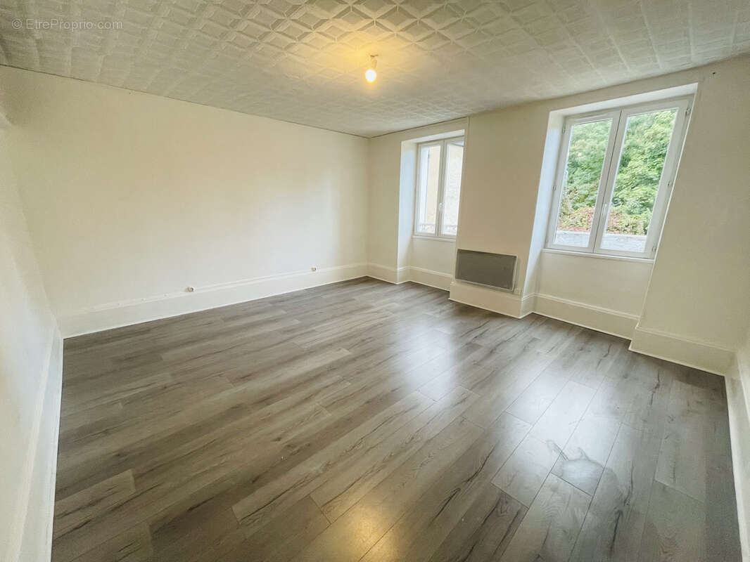 Appartement à ARC-LES-GRAY