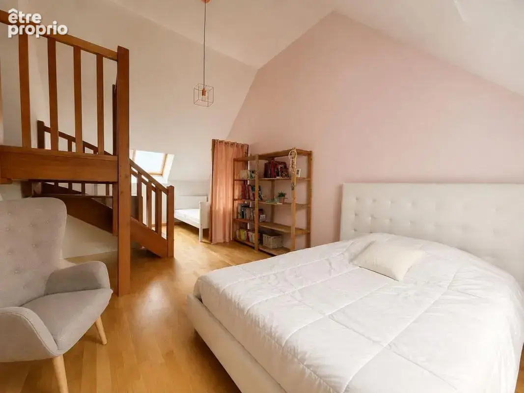 Maison 130 m² à La Riviere-Saint-Sauveur  - photo 3