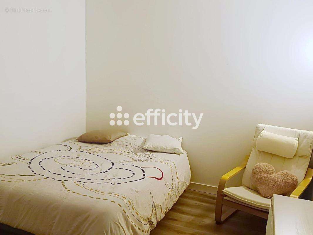 Maison 237 m² à Iteuil  - photo 18