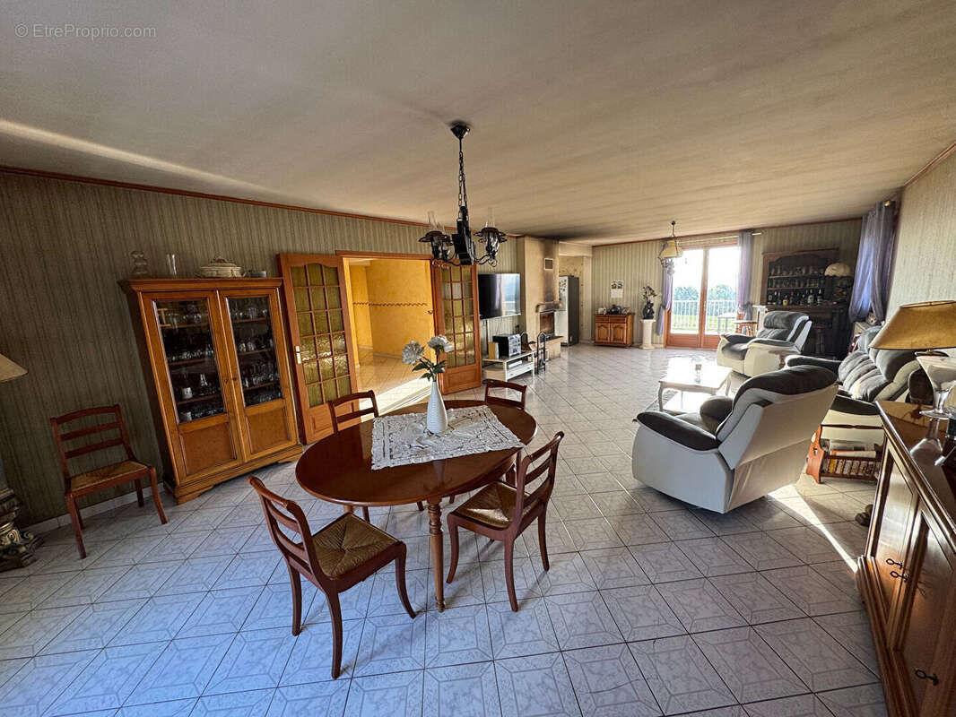 Maison à SAINT-PIERRE-DE-VARENNES