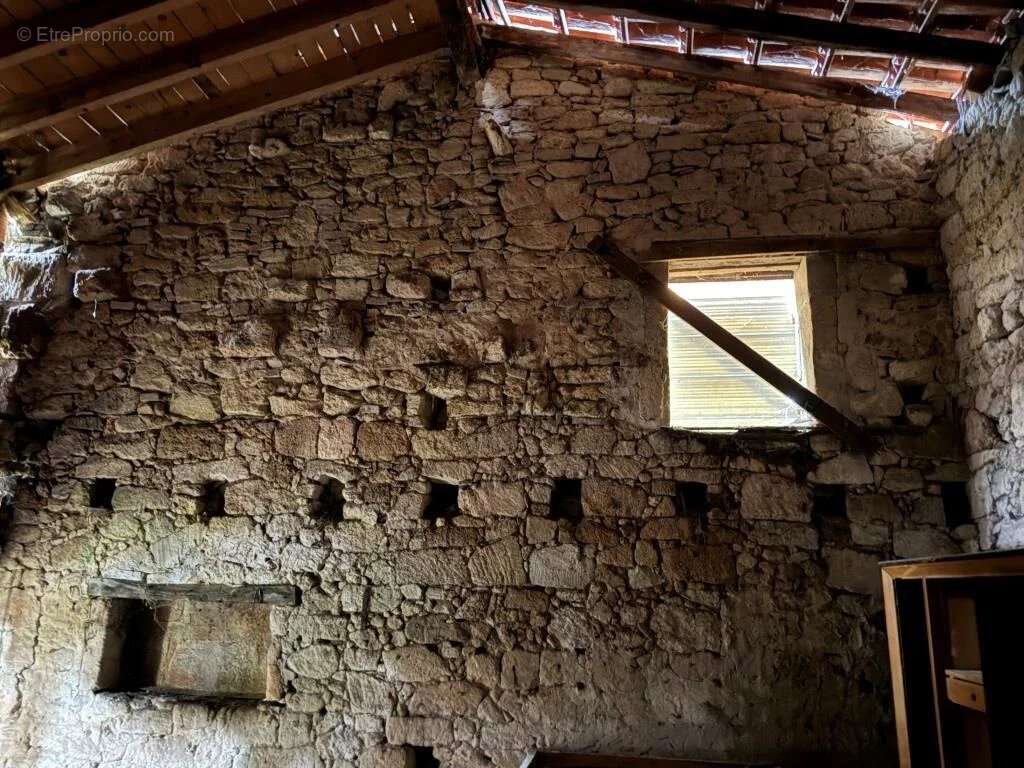 Maison à SAINT-YZAN-DE-SOUDIAC