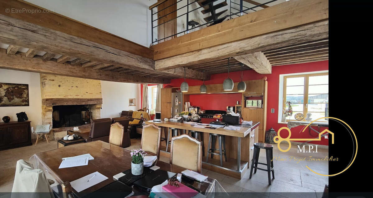 Commerce à CHAMP-HAUT