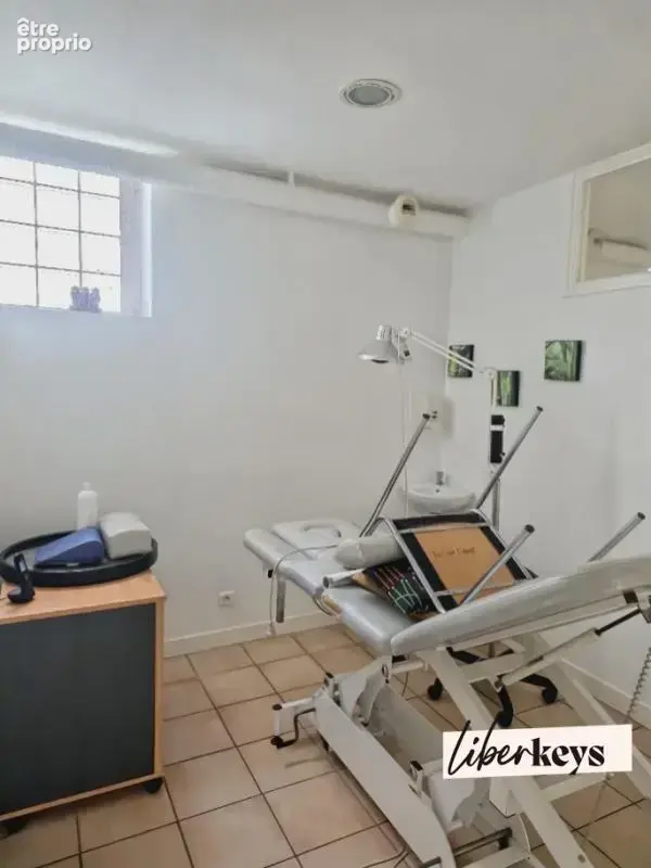 Local d'activite 135 m² possibilite appartement - photo 6