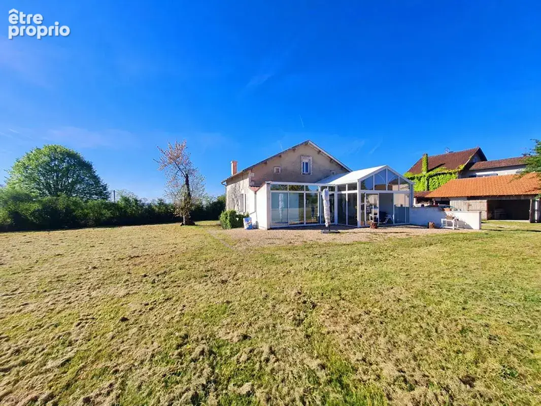 AUTHENTIQUE CHARENTAISE RENOVEE   3ch, veranda, 5000m2 de terrain, 2 garages - photo 6