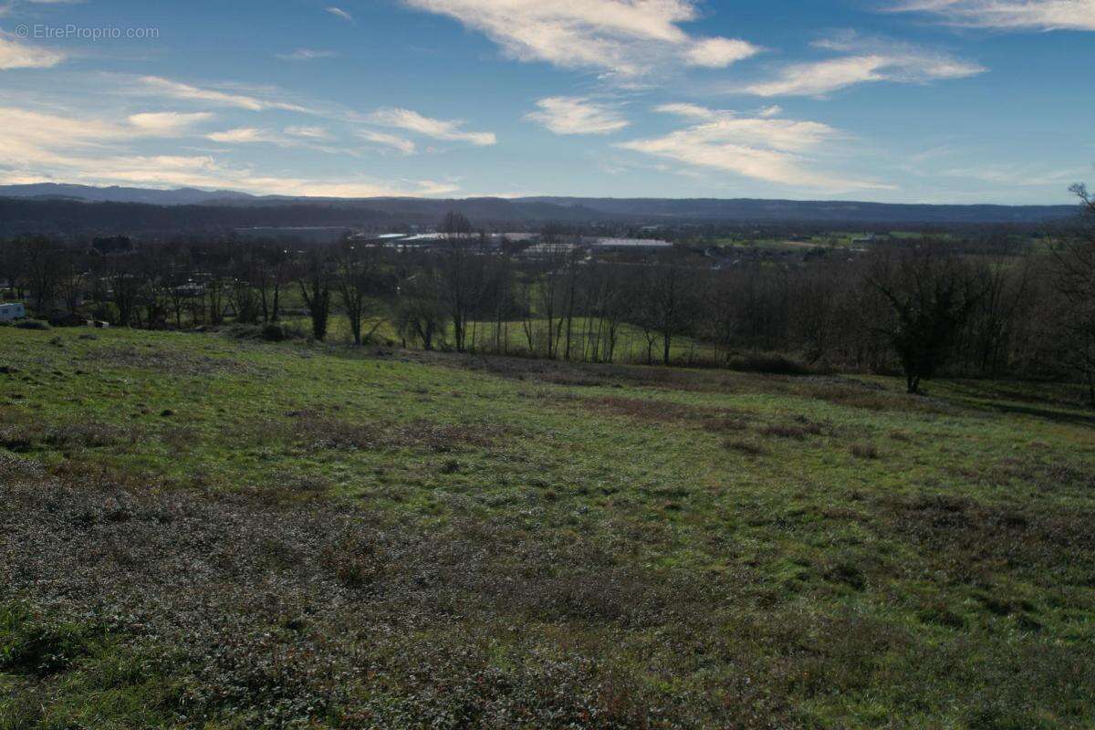 Terrain à GAGNAC-SUR-CERE