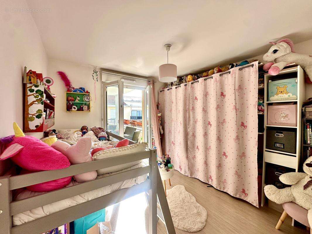 Appartement à VAUJOURS