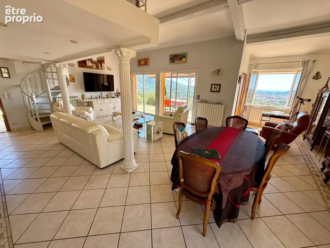 VILLA 120m2, T5 avec Vue Panoramique, jardin, Garage et Piscine à Toulon Ouest - photo 10