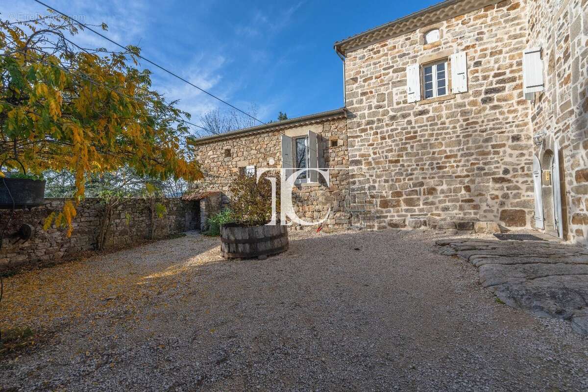 Maison à LABLACHERE