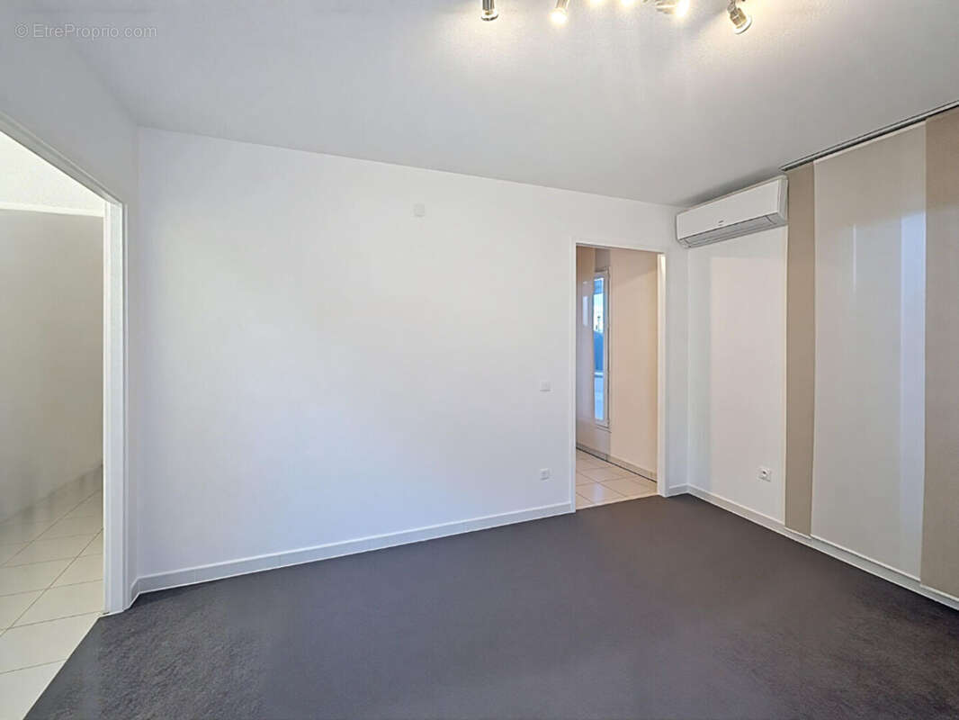 Appartement à ROQUEBRUNE-SUR-ARGENS