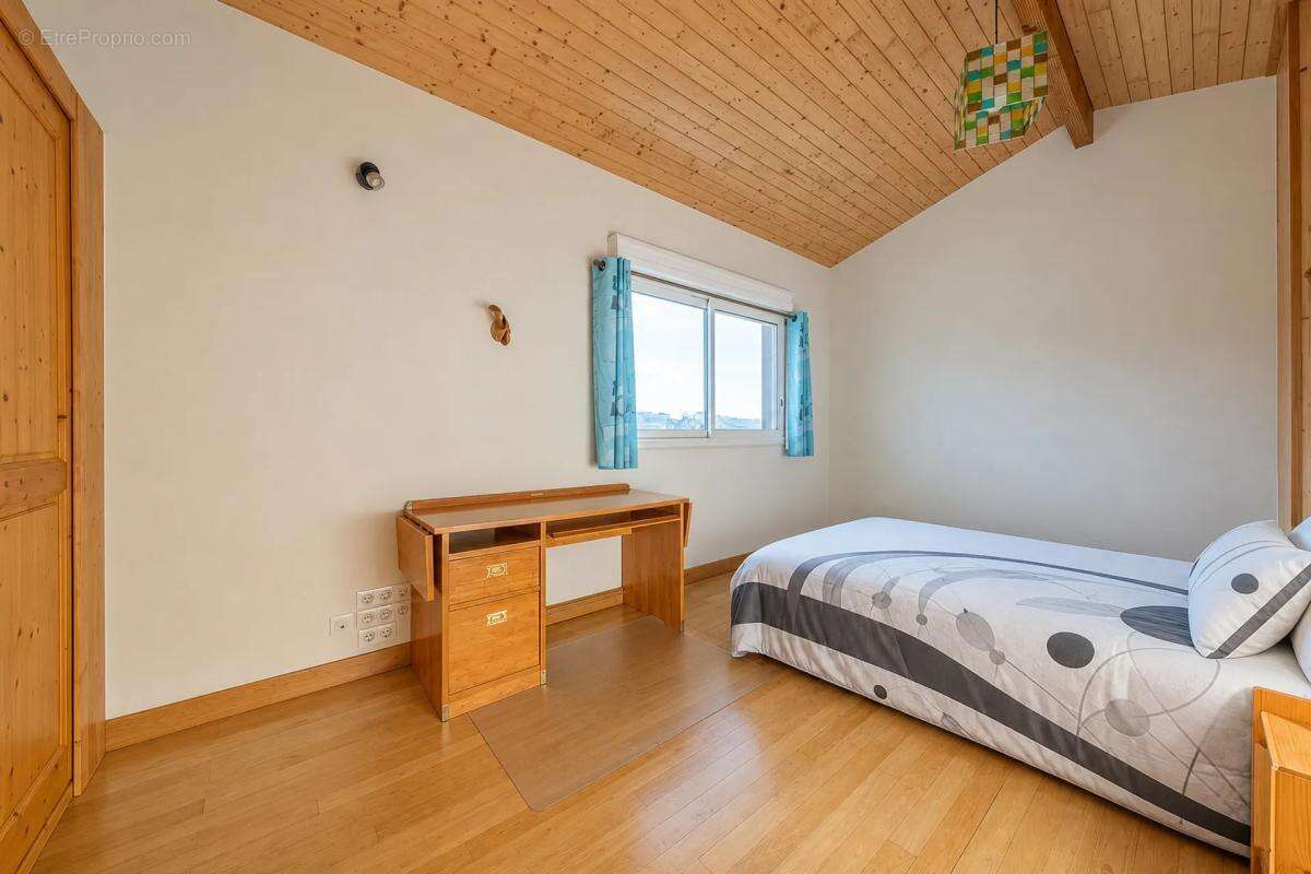 Maison lumineuse de 196 m² à Cubzac-les-Ponts - photo 15